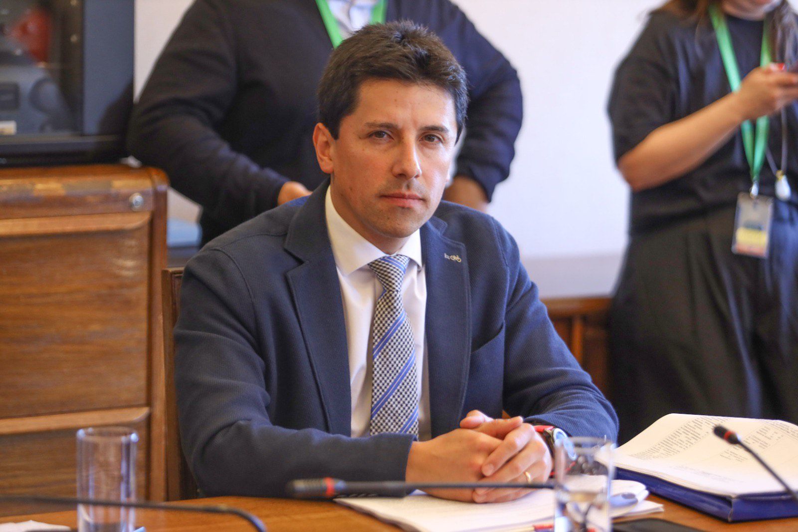 diputado gonzález (rn) propone ley para que aerolíneas entreguen nómina de pasajeros al ministerio del interior