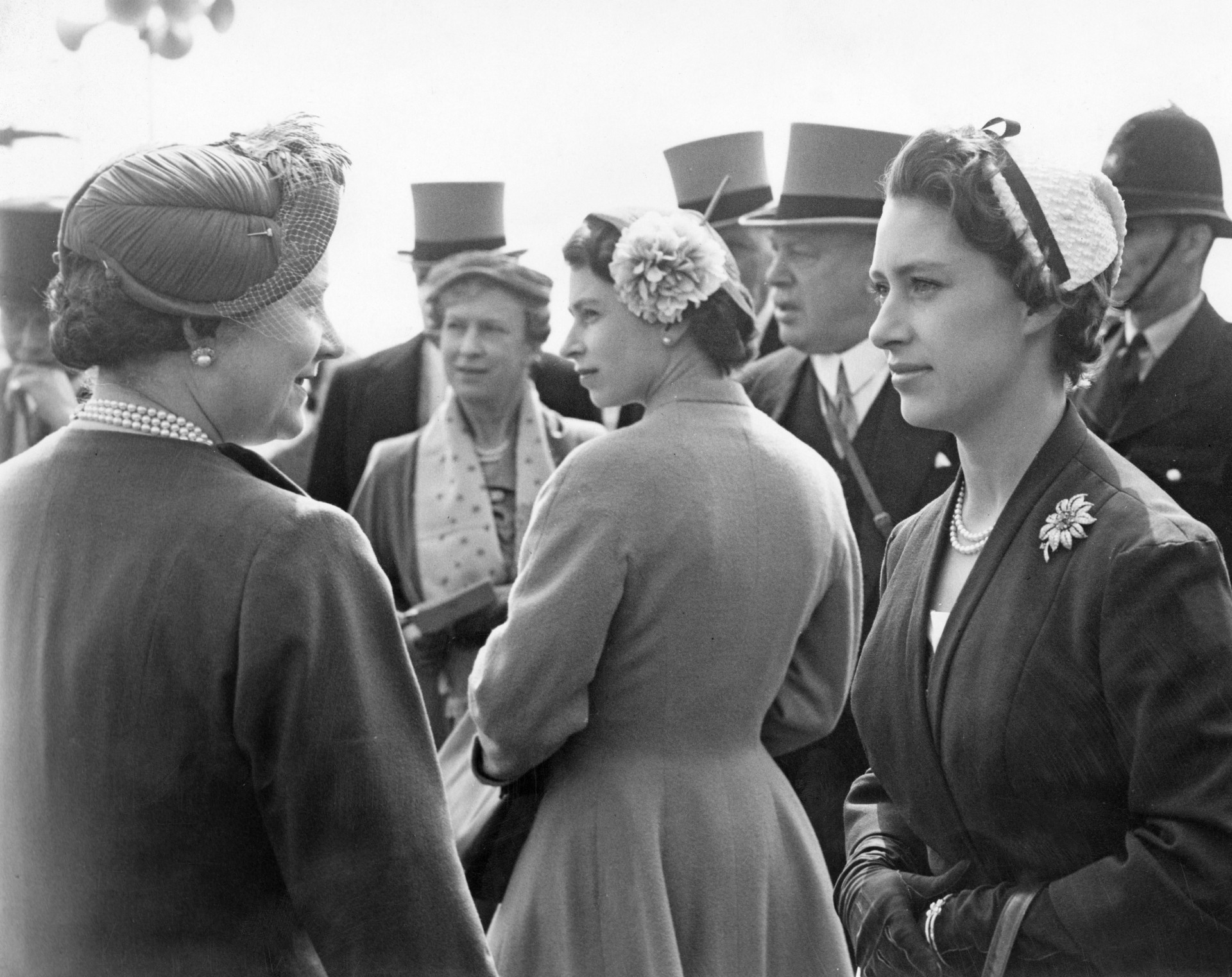 Queen Elizabeth and Princess Margaret enjoy horse racing at the Epsom Derby.<p><a href="https://www.msn.com/en-au/community/channel/vid-7xx8mnucu55yw63we9va2gwr7uihbxwc68fxqp25x6tg4ftibpra?cvid=94631541bc0f4f89bfd59158d696ad7e">Follow us and access great exclusive content every day</a></p>
