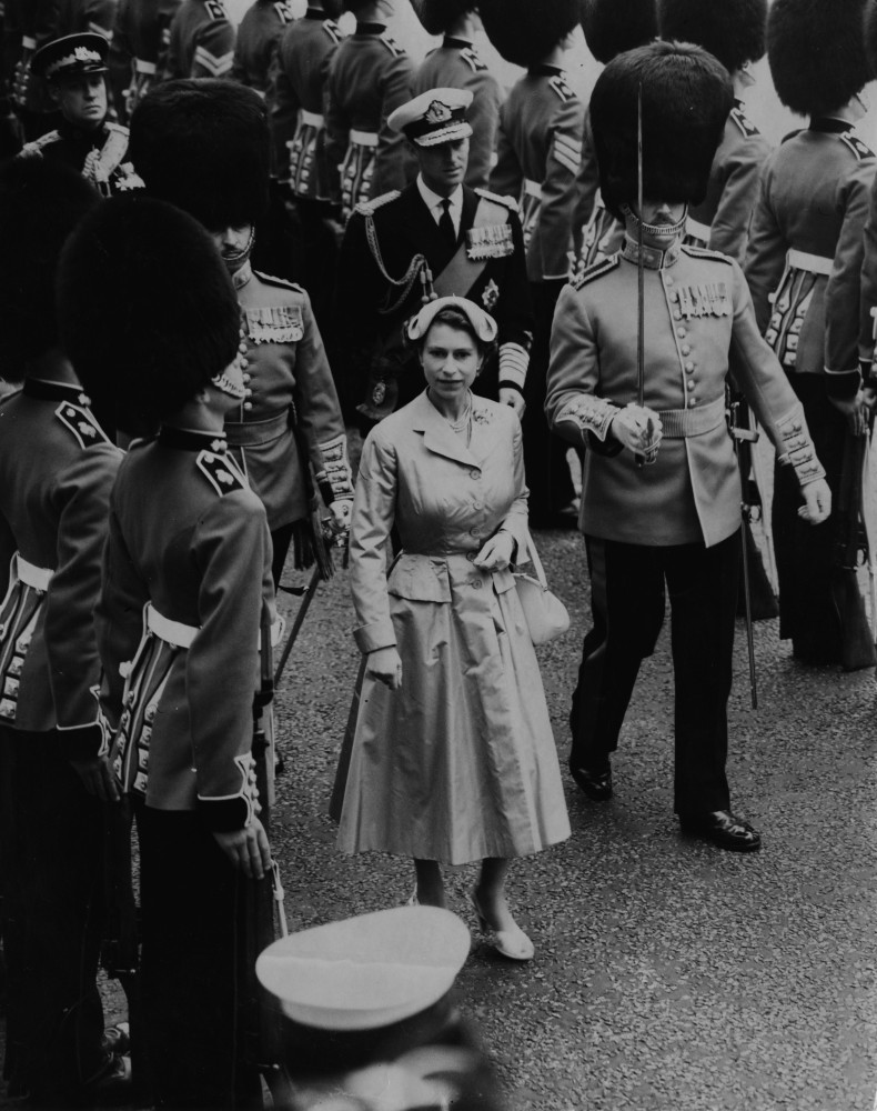 Queen Elizabeth disembarks the Royal Barge at Westminster Pier in London in 1954.<p><a href="https://www.msn.com/en-au/community/channel/vid-7xx8mnucu55yw63we9va2gwr7uihbxwc68fxqp25x6tg4ftibpra?cvid=94631541bc0f4f89bfd59158d696ad7e">Follow us and access great exclusive content every day</a></p>