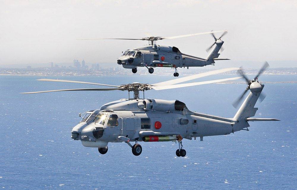 dois helicópteros militares do japão despenham-se no pacífico
