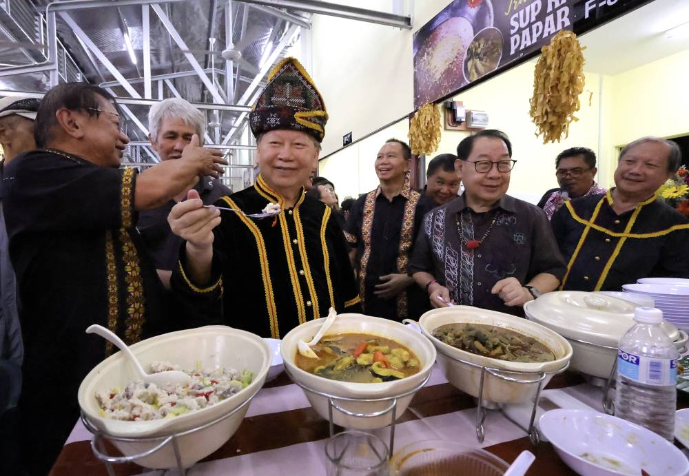 Hongkod Avenue Promotes Sabah Crafts, Food