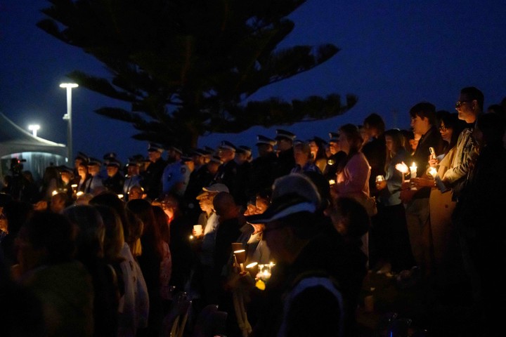 foto: aksi nyalakan lilin untuk korban penusukan massal di australia
