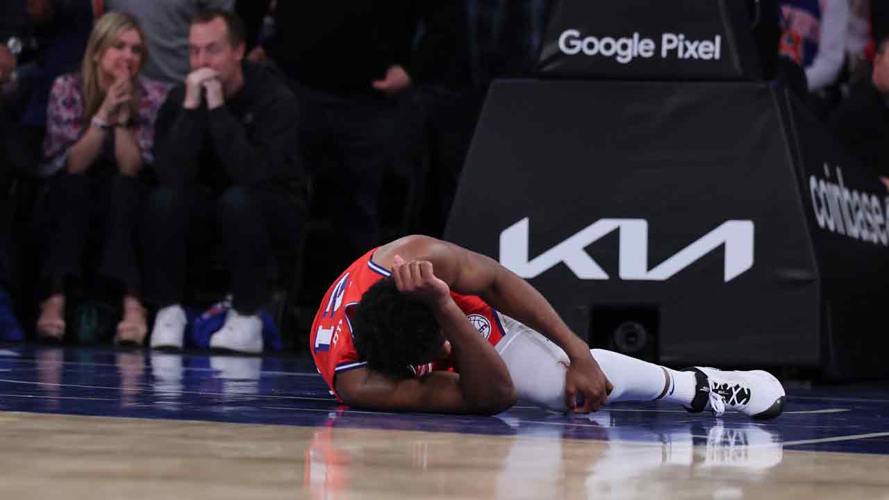 76ers’ Joel Embiid Returns For 2nd Half After Appearing To Reinjure ...