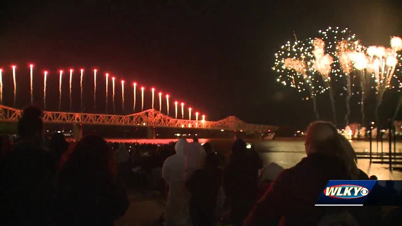 Crowds pack Waterfront Park for Thunder Over Louisville
