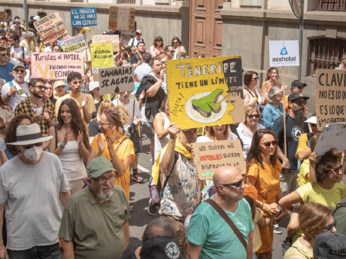 miles marchan en las islas canarias contra turismo de masas y gentrificación