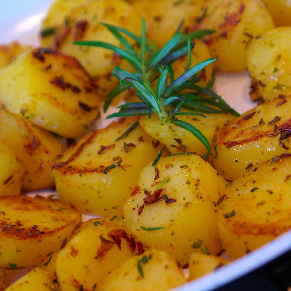 patatas al ajo cabañil, la receta tradicional murciana ideal como tapa