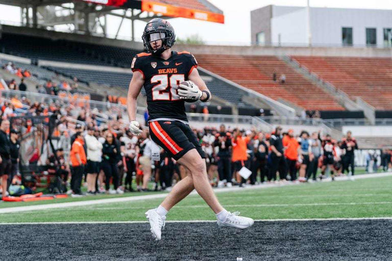 Oregon State defense is eyeopening, quarterbacks need work 4