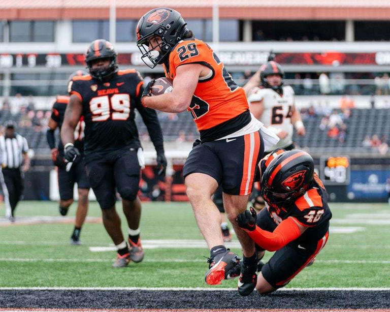 Oregon State defense is eyeopening, quarterbacks need work 4