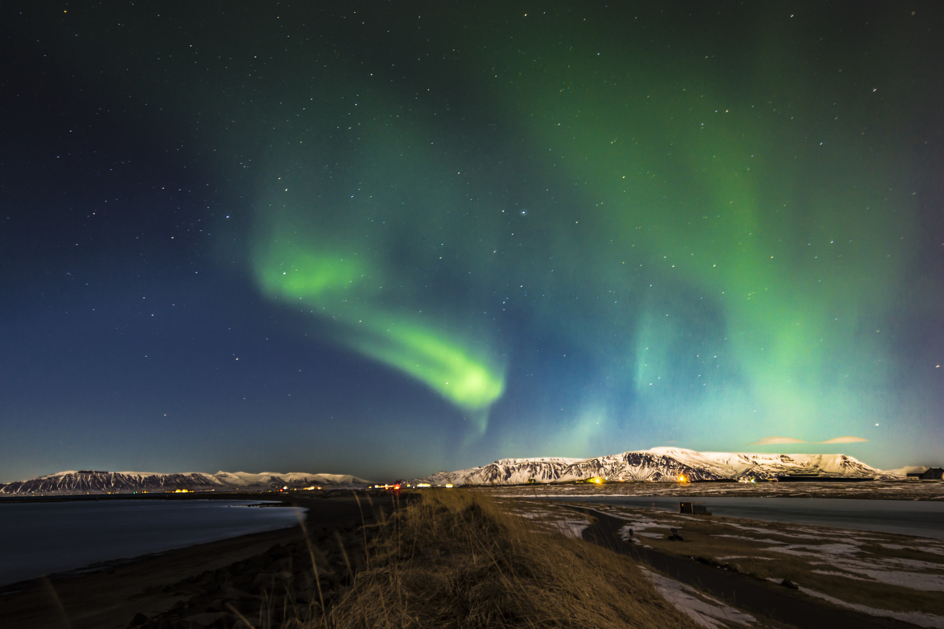L’Islande est l’un des meilleurs endroits dans le monde pour admirer les aurores boréales.<p><a href="https://www.msn.com/fr-fr/community/channel/vid-7xx8mnucu55yw63we9va2gwr7uihbxwc68fxqp25x6tg4ftibpra?cvid=94631541bc0f4f89bfd59158d696ad7e">Suivez-nous et accédez tous les jours à du contenu exclusif</a></p>