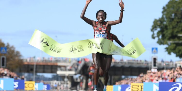 Peres Jepchirchir: Kenyan Athlete Who Broke Women Only World Marathon ...