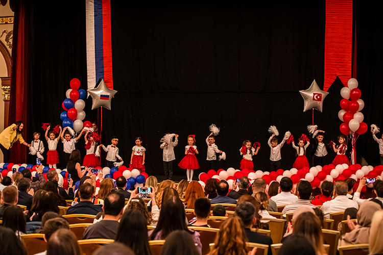 rusya'da 23 nisan ulusal egemenlik ve çocuk bayramı coşkuyla kutlandı