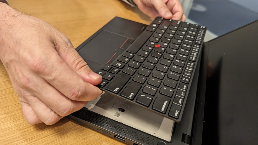 millionen funktionierende laptops werden nach wenigen jahren ersetzt – was da schief läuft