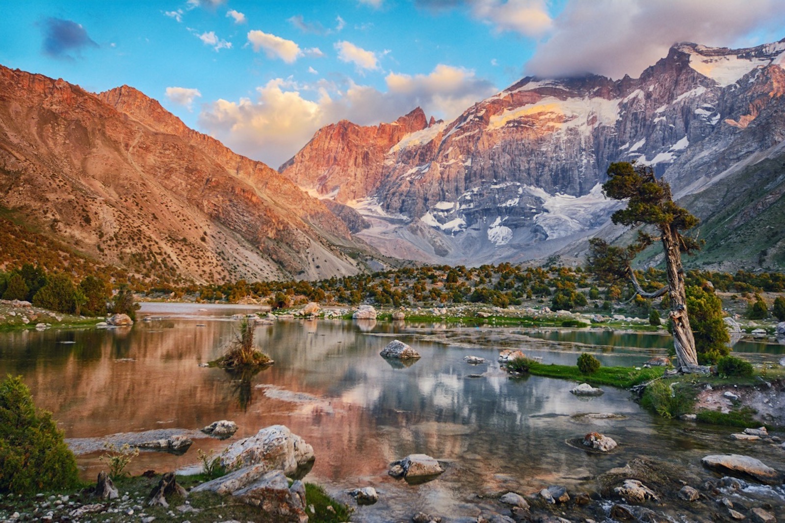 The stunning aesthetics of monuments, crystal-clear mountains, and mesmerizing natural beauty of Tajikistan welcomes you to spend a relaxing vacation with your loved ones. <p>The bubbling hot springs, the enchanting beauty of stargazing, and a deep dive into the land’s rich history are some of the unique experiences offered by this hot destination.</p><p>You can add several places to your bucket list in Tajikistan like Ishkashim town, Langar village, Yashikkul Lake, Murghab, and Dushanbe.</p>