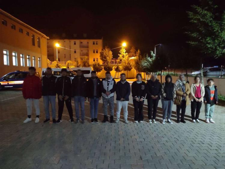 edirne’de 13 kaçak göçmen yakalandı