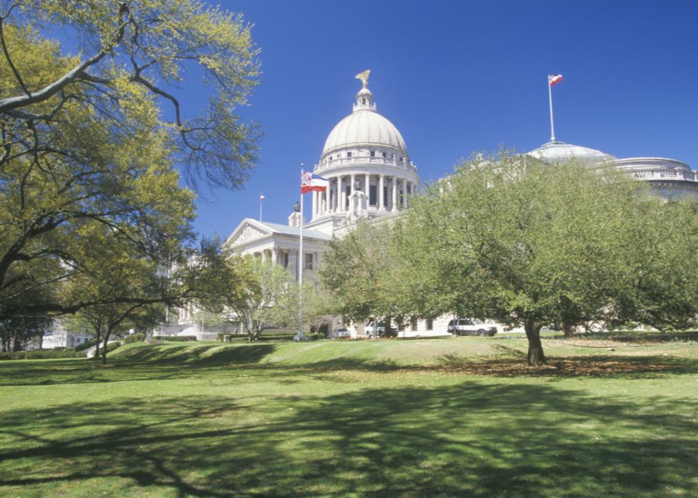<p>Mississippi's weather is largely warm and humid year-round, and spring is no exception. The nice weather means the state plays host to a number of different festivals throughout the season, such as the Juke Joint Festival, which is dedicated to all Delta blues performers who have passed away during the prior year.</p>