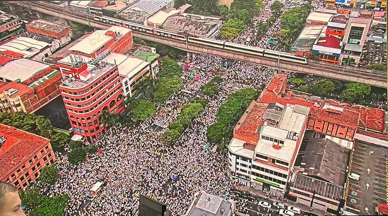 “desde las marchas en contra de las farc y en contra del secuestro, no salían tantas personas a las calles”: alcalde de medellín, federico gutiérrez