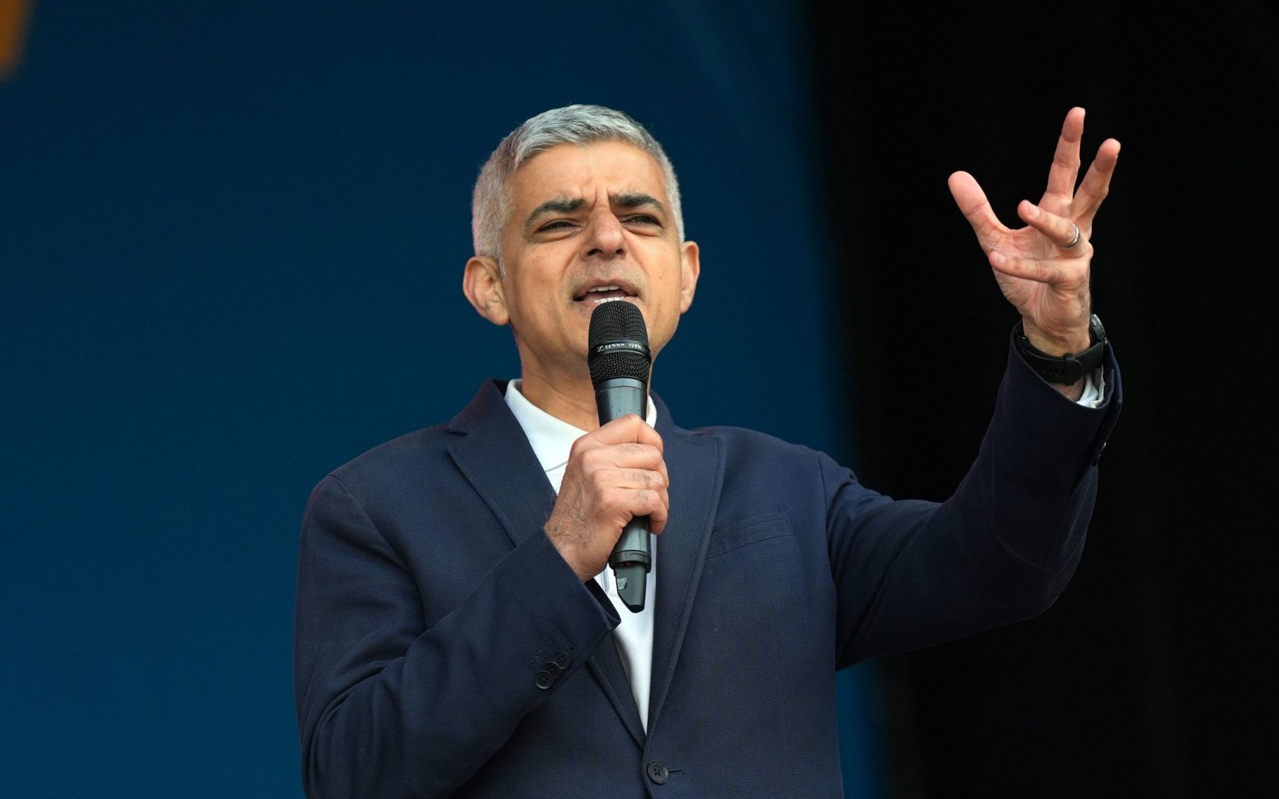 cars promised to ukraine by sadiq khan languishing in a surrey field
