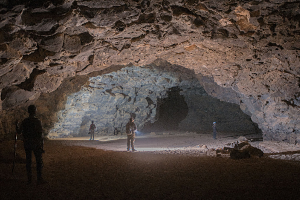 humanos pré-históricos viviam em túneis de lava na árabia saudita