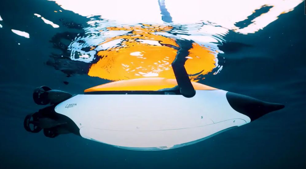 de nieuwste drone is een robotpinguïn die onder water kan