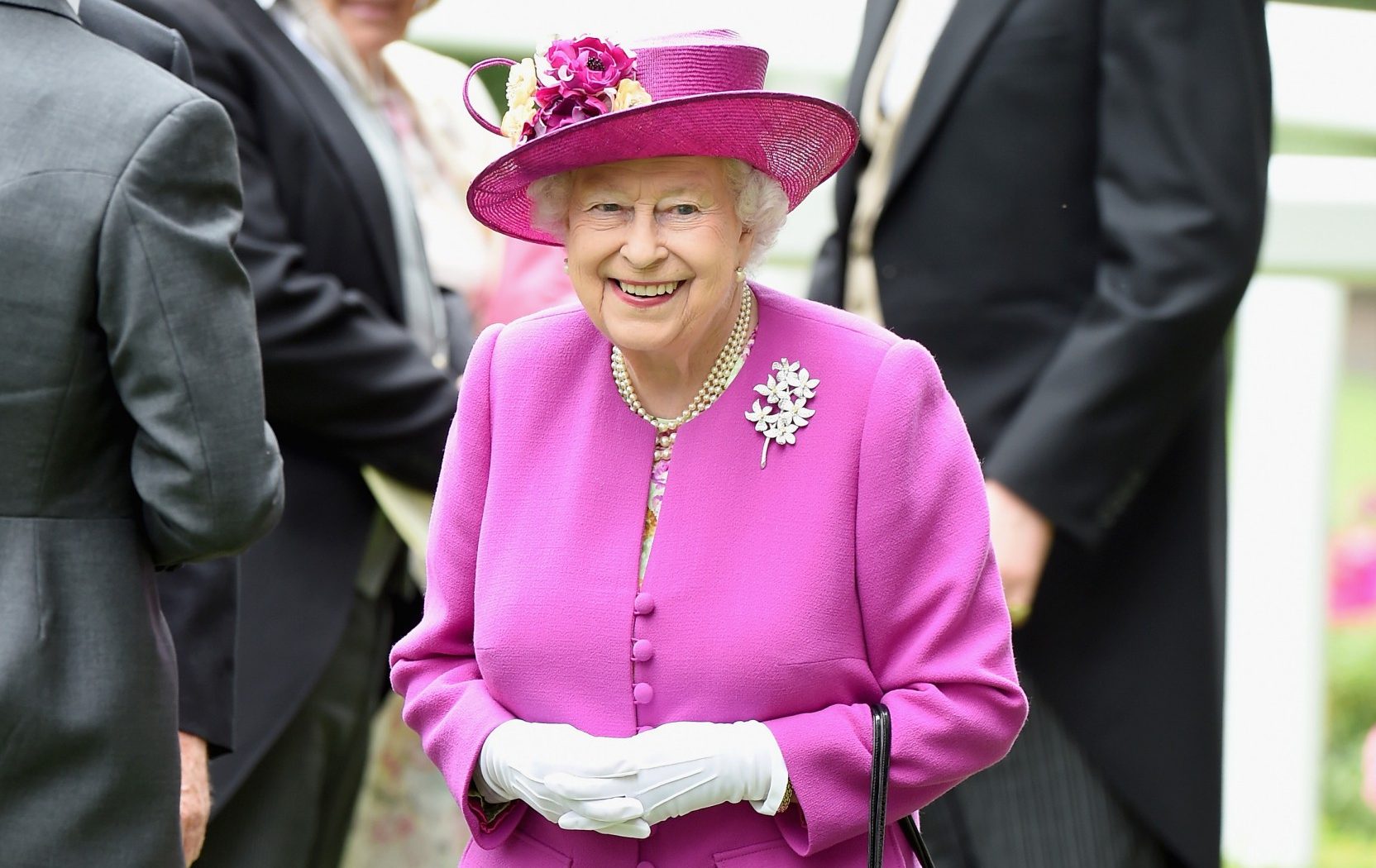 king to attend royal ascot to ‘honour queen’s memory’