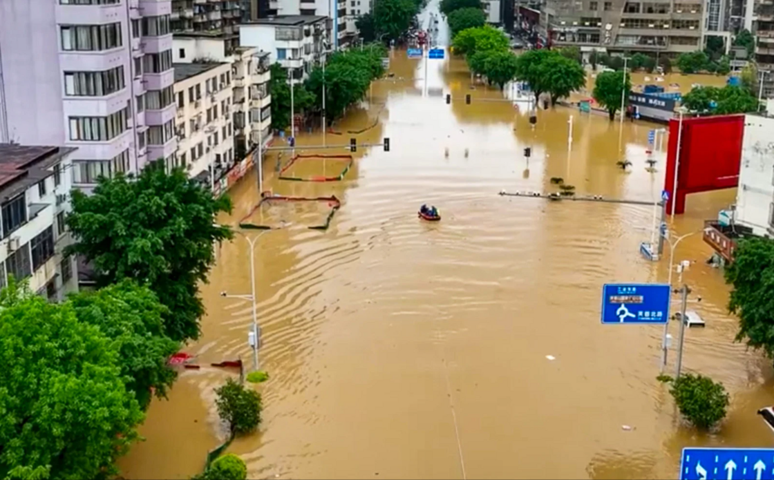 συναγερμός στην κίνα για την «πλημμύρα του αιώνα» - απειλούνται 127 εκατ. άνθρωποι