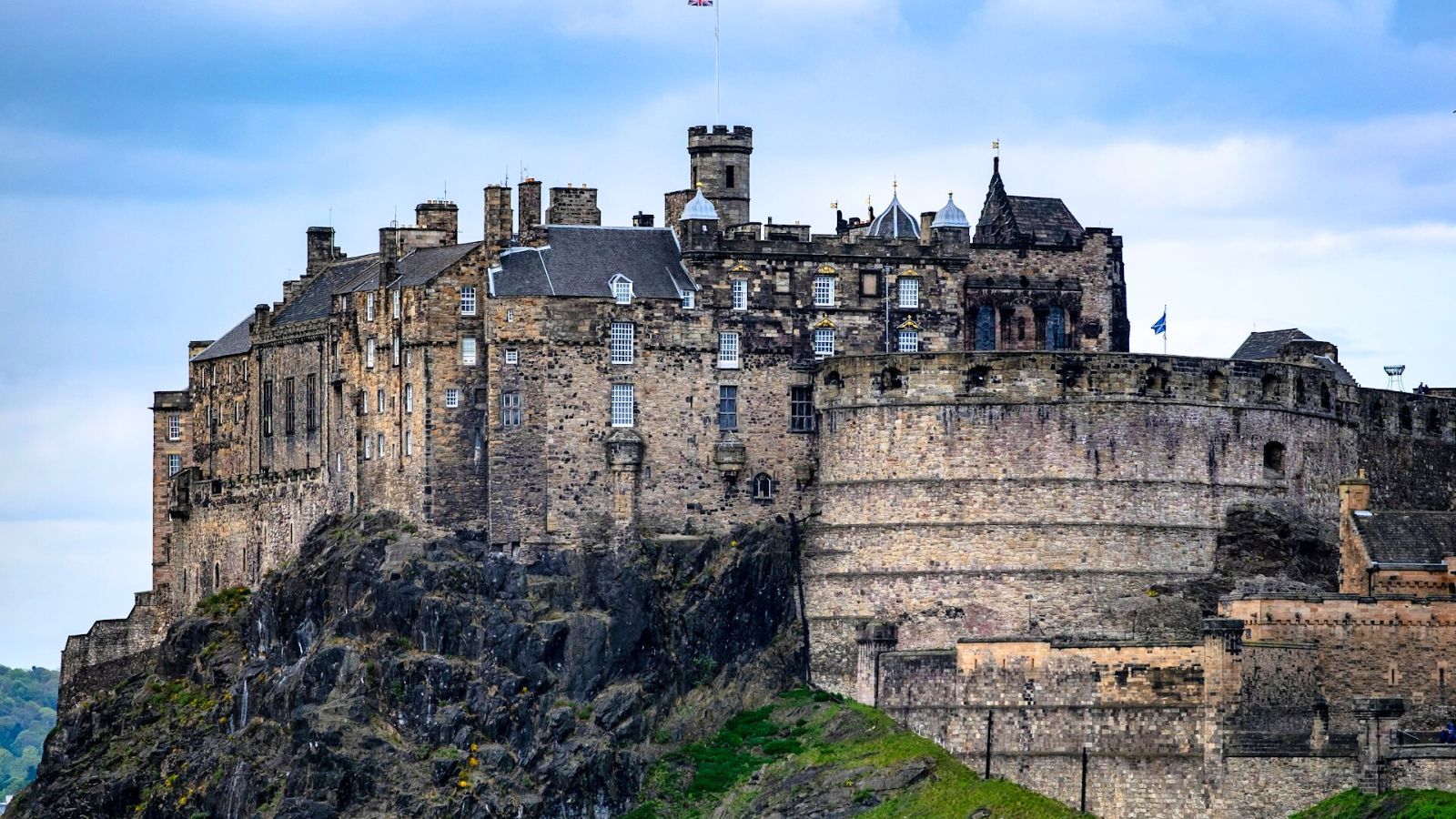 <p>Perched dramatically on an extinct volcanic crag, Edinburgh Castle is a symbol of Scottish heritage and was once home to Mary, Queen of Scots. It offers panoramic views of the city and houses the Honours (Crown Jewels) of Scotland.</p>