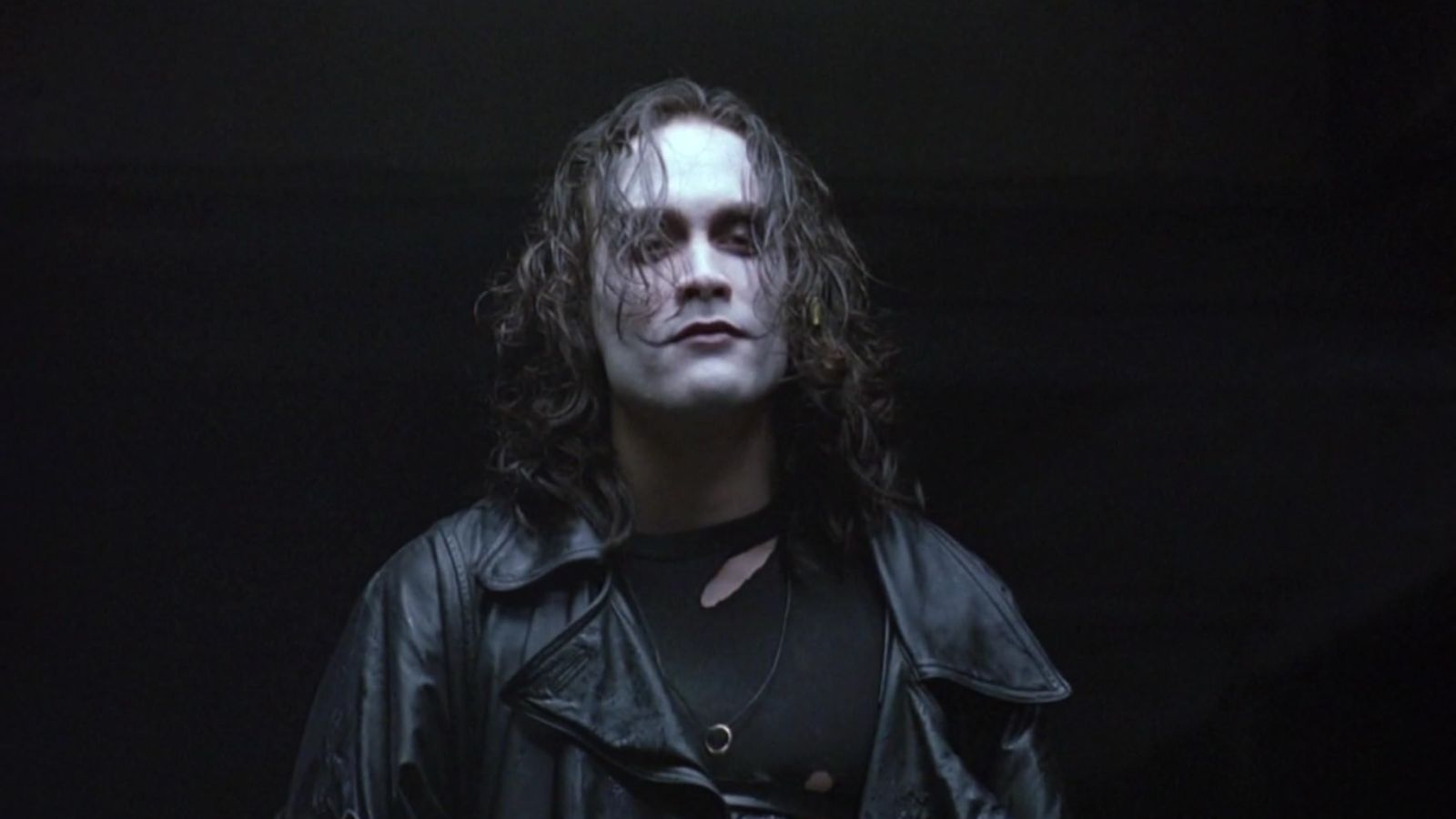 A rock musician who was murdered is brought back to life to avenge his and his fiancée’s deaths, becoming the city’s vigilante in its battle against crime. Brandon Lee died during filming after being shot by the prop gun, but the producers decided to go ahead with the movie’s release, rewriting several scenes.