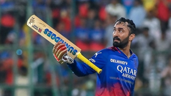 dinesh karthik receives stern counter-reply from tom moody after rcb star says he is ready for t20 world cup