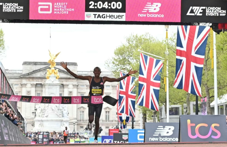 el keniano alexander mutiso gana el maratón masculino de londres