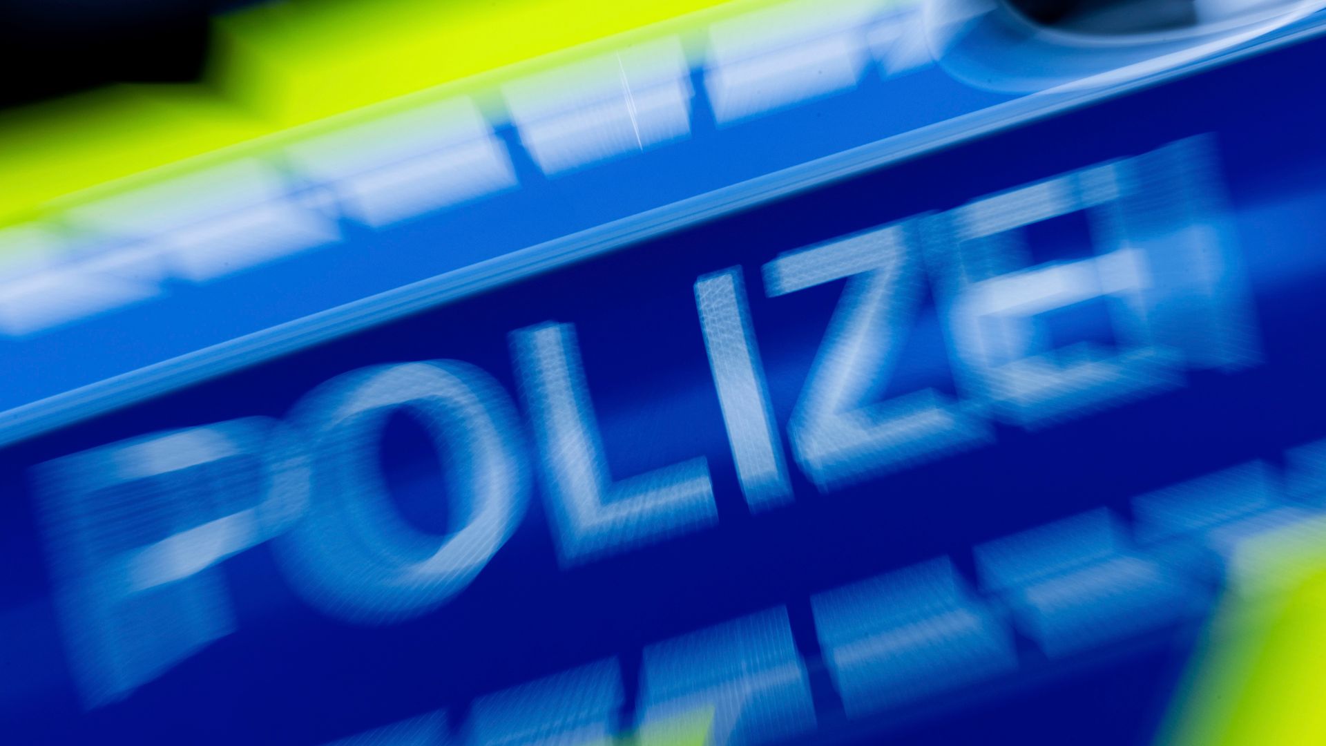 düsseldorf: jugendliche stürzt aus hotelfenster und stirbt