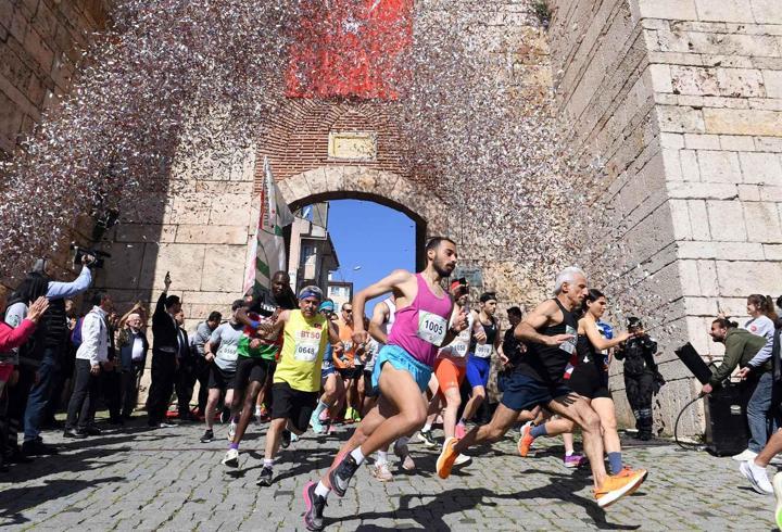 tarihi kent koşusu heyecanı: 15 ülkeden bin 154 atlet katıldı