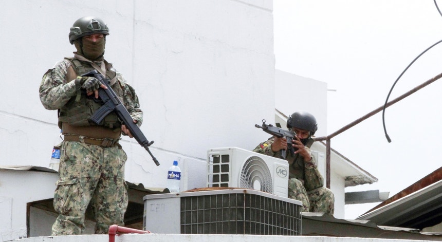 exército do equador reprime tentativa de motim numa prisão