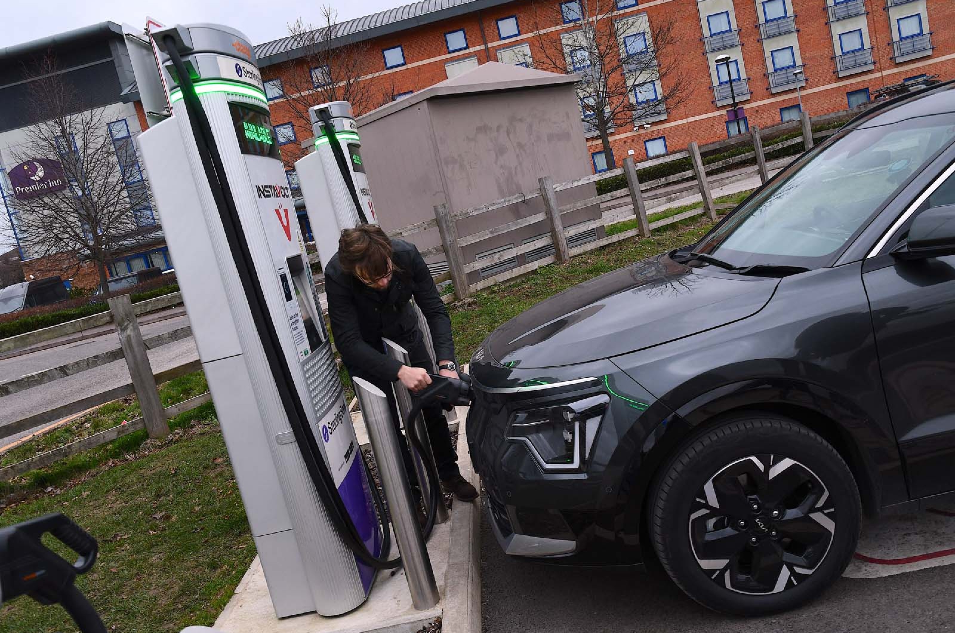 What happens when an electric car runs out of charge?