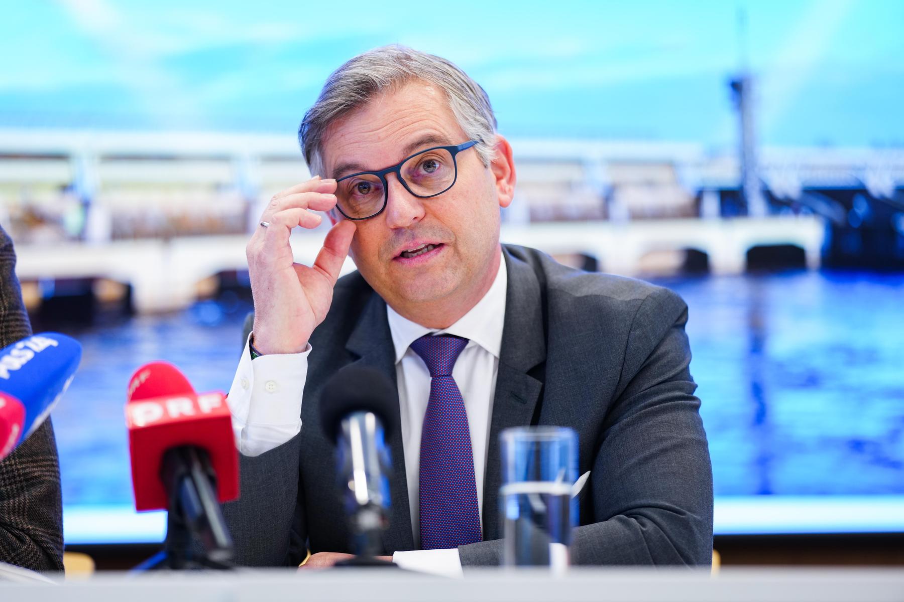 wer wird neuer eu-kommissar?: im gerangel um österreichs eu-kommissar taucht ein neuer name auf