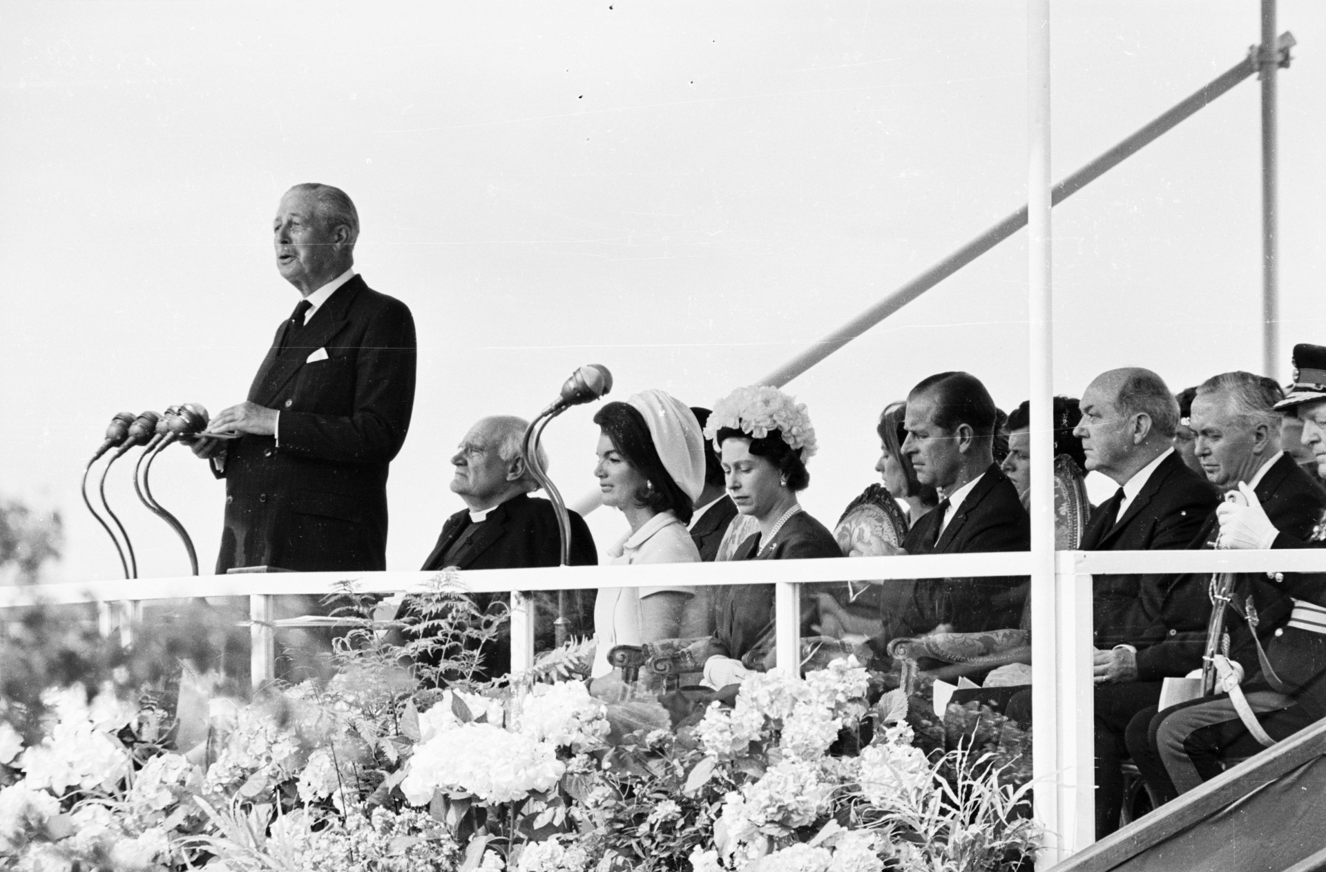 Harold Macmillan gives a speech at the memorial to John F Kennedy. Behind him on the stand are Jackie Kennedy, Queen Elizabeth II, Prince Philip, and British Prime Minister Harold Wilson.<p><a href="https://www.msn.com/en-nz/community/channel/vid-7xx8mnucu55yw63we9va2gwr7uihbxwc68fxqp25x6tg4ftibpra?cvid=94631541bc0f4f89bfd59158d696ad7e">Follow us and access great exclusive content every day</a></p>