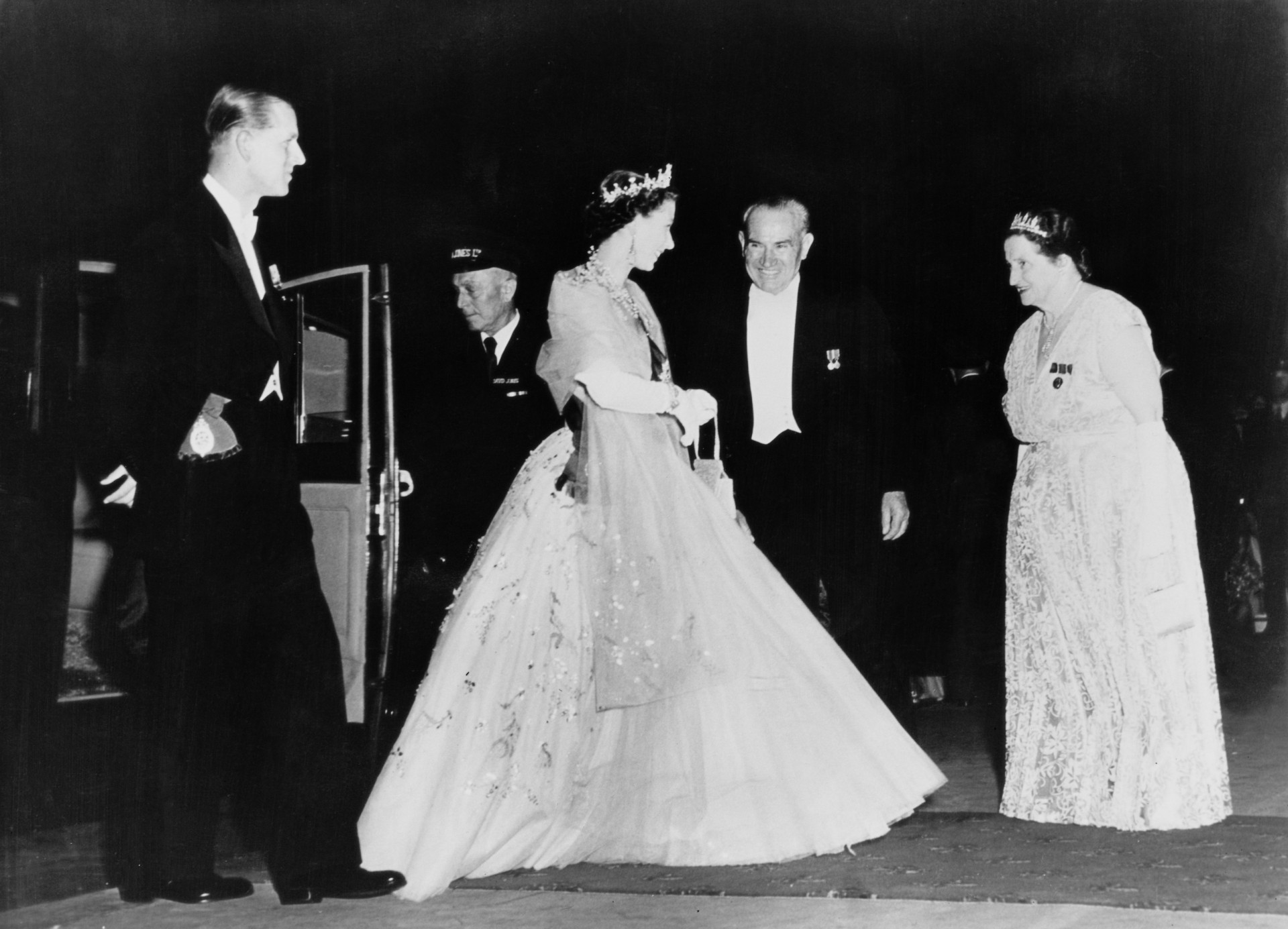 The royals are greeted by Premier of New South Wales Joseph Cahill and his wife, Esmey, before a state banquet in Sydney.<p><a href="https://www.msn.com/en-nz/community/channel/vid-7xx8mnucu55yw63we9va2gwr7uihbxwc68fxqp25x6tg4ftibpra?cvid=94631541bc0f4f89bfd59158d696ad7e">Follow us and access great exclusive content every day</a></p>