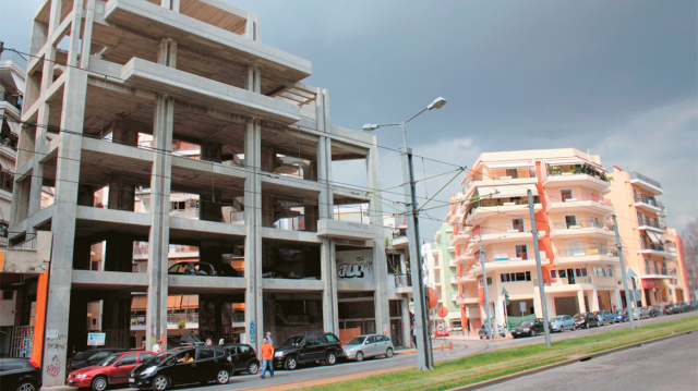 νέος οικοδομικός κανονισμός: «κούρεμα» ορόφων με ανώτερο ύψος τα 2-3 μέτρα μετά τη σύγκρουση δήμων με το τεε