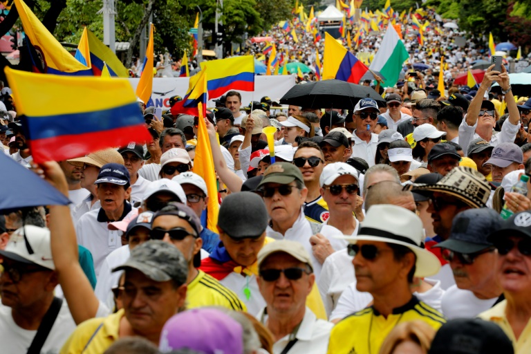 en colombie, une manifestation sans précédent contre le président petro
