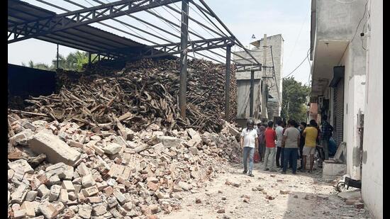 three held for crematorium wall collapse that left 5 dead in gurugram
