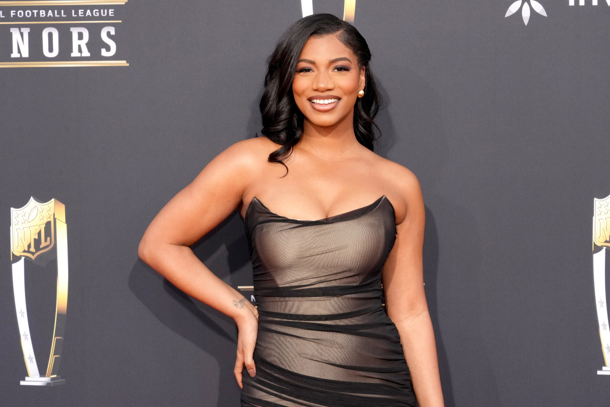 NBA Reporter Taylor Rooks Stuns With Her Sideline Outfit