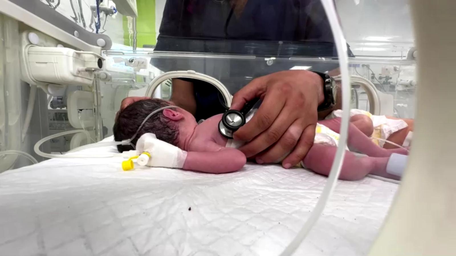 ทีมแพทย์ในฉนวนกาซาทำคลอดทารกจากร่างแม่ที่เสียชีวิตแล้ว