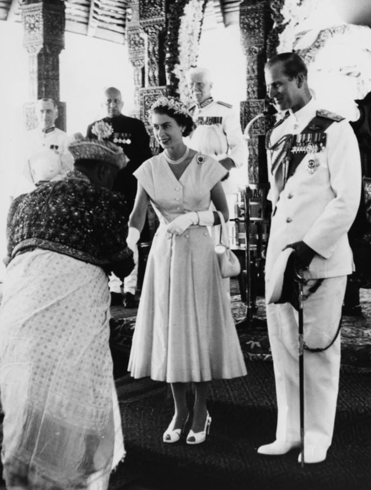Queen Elizabeth II and Prince Philip are welcomed to Kandy.<p>You may also like:<a href="https://www.starsinsider.com/n/477966?utm_source=msn.com&utm_medium=display&utm_campaign=referral_description&utm_content=705778en-za"> Do you remember these one-hit wonders?</a></p>