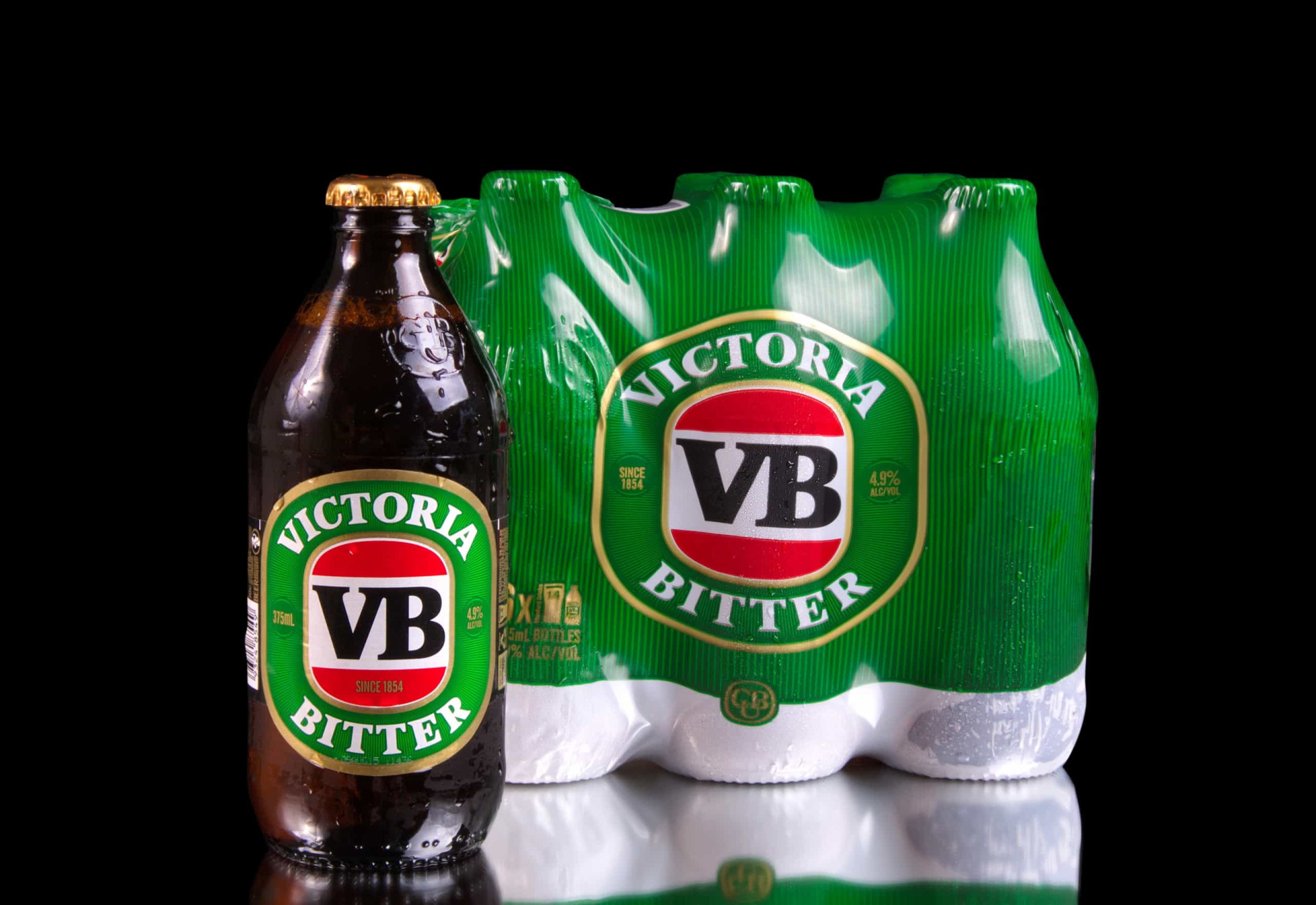 La Victoria Bitter est une bière blonde, en dépit de son nom qui signifie "amer". Bien que la grande majorité des ventes aient lieu en Australie, elle est également disponible en Nouvelle-Zélande, à Bali en Indonésie et au Royaume-Uni.<p><a href="https://www.msn.com/fr-fr/community/channel/vid-7xx8mnucu55yw63we9va2gwr7uihbxwc68fxqp25x6tg4ftibpra?cvid=94631541bc0f4f89bfd59158d696ad7e">Suivez-nous et accédez tous les jours à du contenu exclusif</a></p>