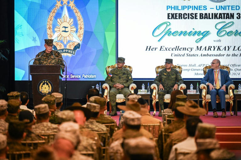 Le lieutenant-général William Jurney, commandant des forces du Corps des Marines des États-Unis dans le Pacifique lors de la cérémonie d'ouverture de l'exercice Balikatan, à Manille, aux Philippines, le 22 avril 2024