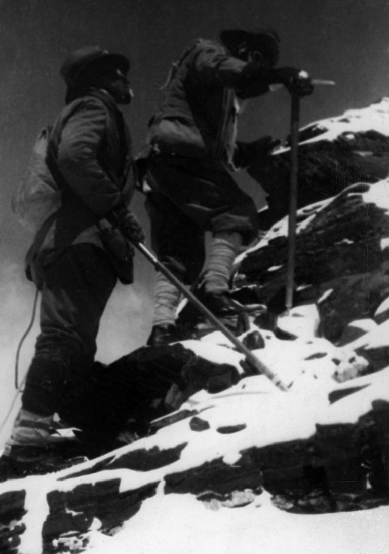 Salen a la luz las últimas cartas del montañista George Mallory a su ...