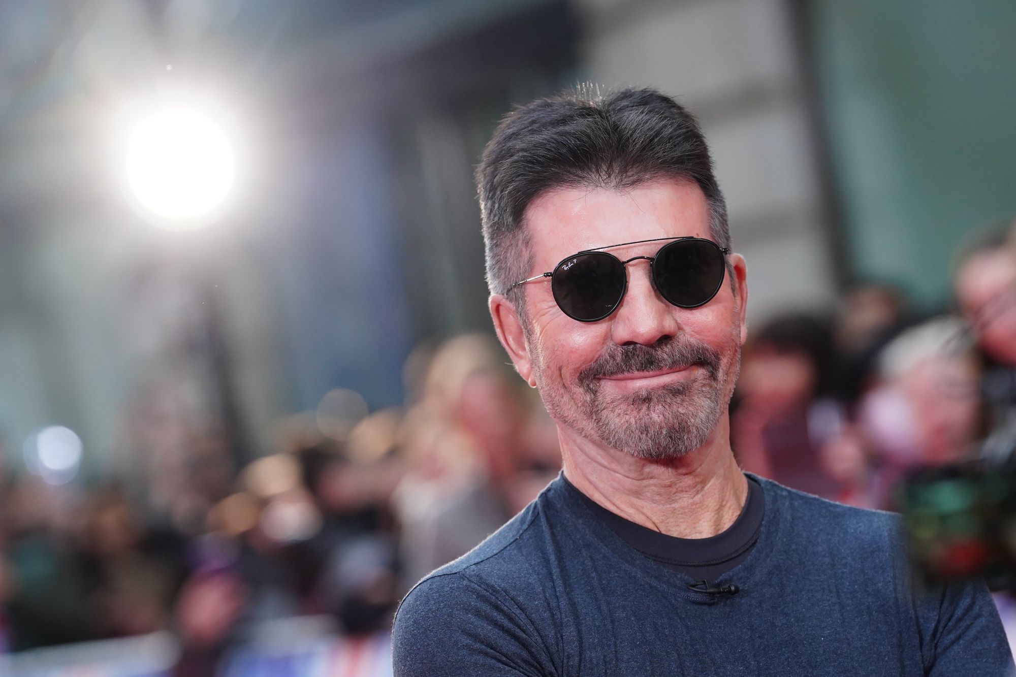why does simon cowell wear red-tinted glasses?