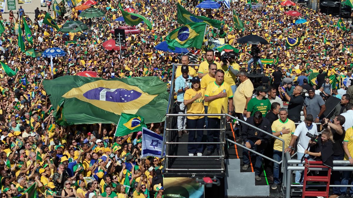 brasiliens ex-präsident bolsonaro preist bei kundgebung milliardär musk an