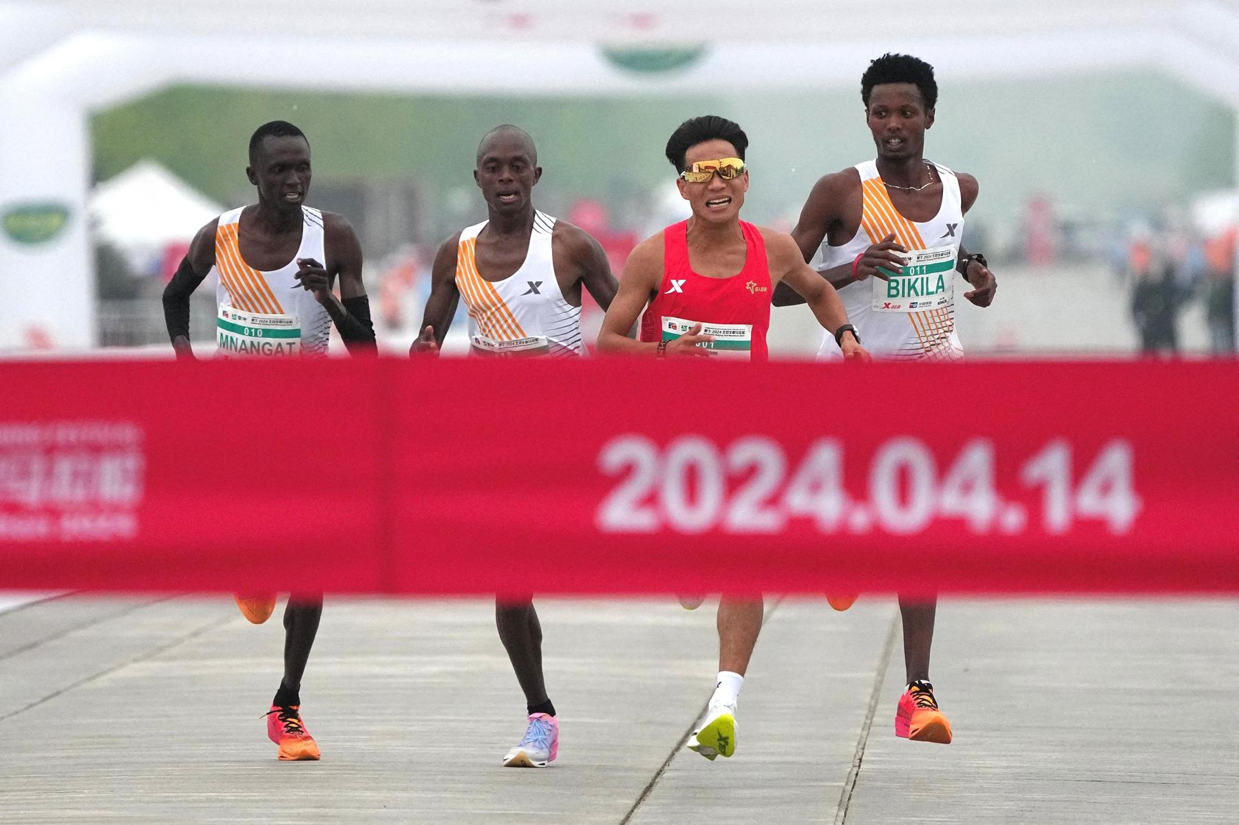 sieg aberkannt: trio aus afrika lässt chinesischen läufer bei peking-halbmarathon gewinnen