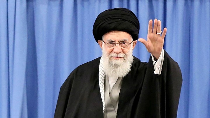 ayatollah khamenei sebut iran unjuk kekuatan saat serang israel
