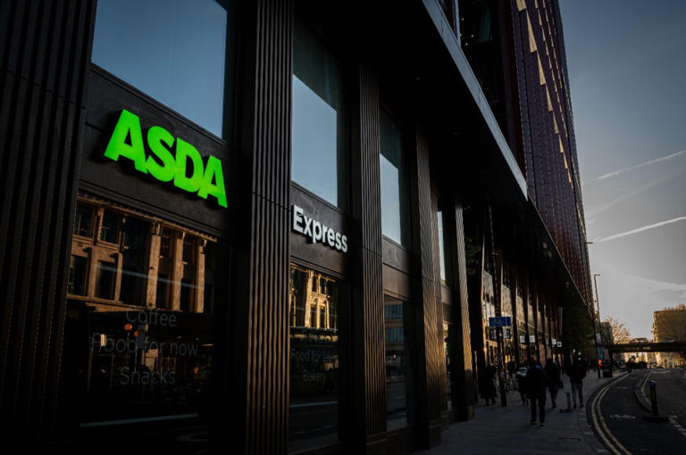 Asda boasts earnings and cash flow growth as low prices and loyalty